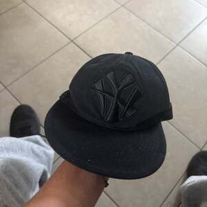 New York Yankees Black on Black Fitted Baseball Cap - MLB Streetwear Hat